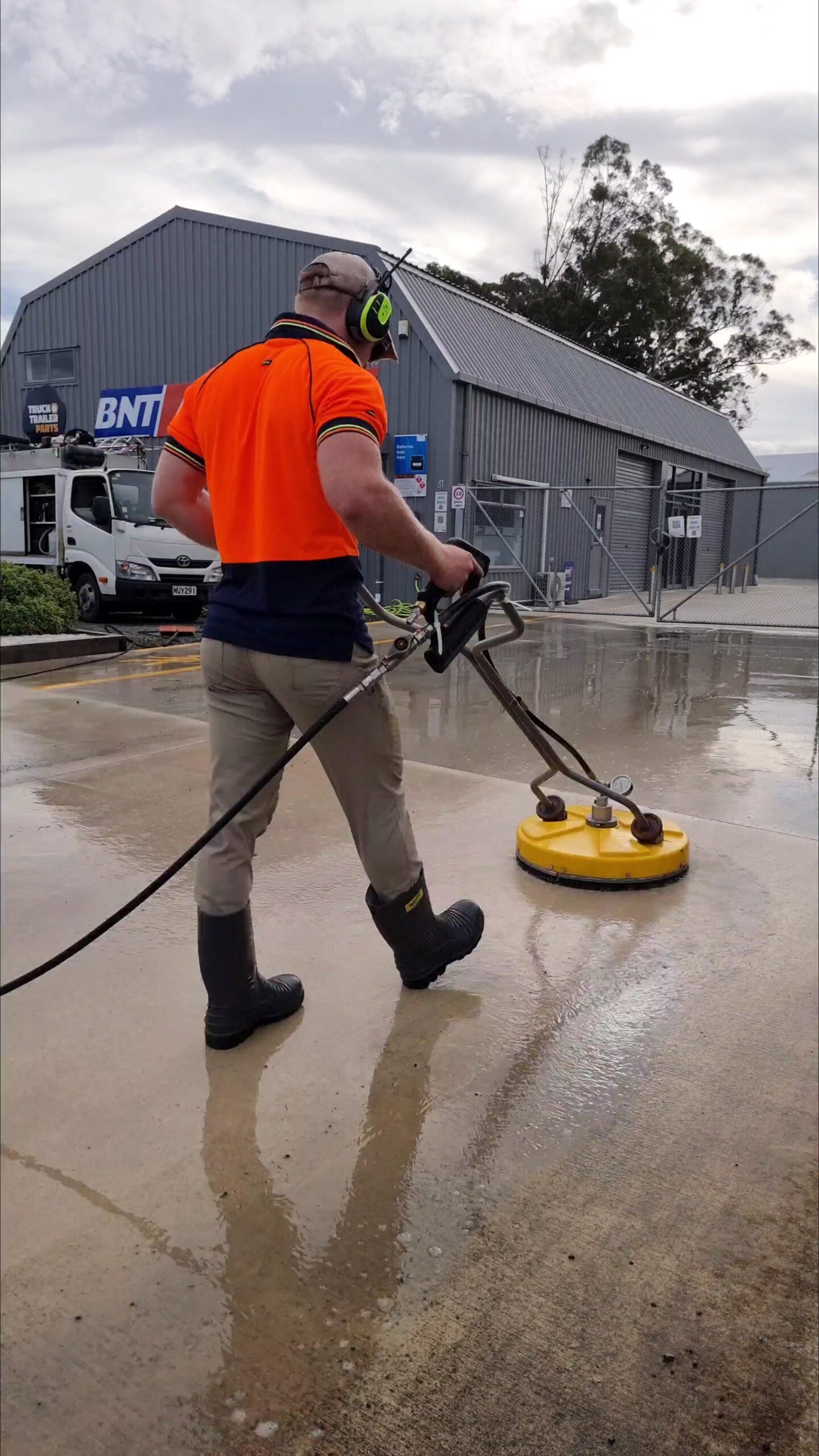 Flat surface and concrete cleaning - cambridge softwash